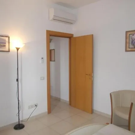 Cozy Retreat Near Baia Beaches